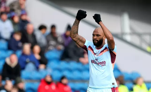 Brentford's Igor Thiago celebrates scoring his side's second goal of the game, during the English Premier League soccer match between Burnley and Brentford, in Burnley, England, Saturday, Feb. 28, 2026. (Richard Sellers/PA via AP)