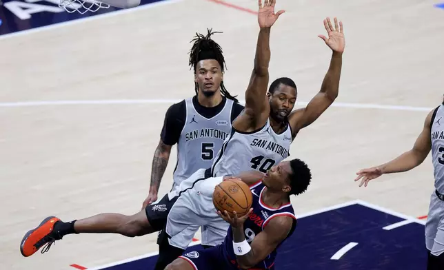 San Antonio Spurs forward Harrison Barnes (40) fouls Los Angeles Clippers guard Bennedict Mathurin (9) during the first half of an NBA basketball game Monday, March 16, 2026, in Inglewood, Calif. (AP Photo/Ryan Sun)