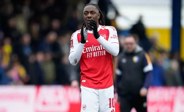 Arsenal's Eberechi Eze applauds after the English FA Cup soccer match between Mansfield Town and Arsenal in Mansfield, England, Saturday, March 7, 2026.(AP Photo/Dave Thompson)