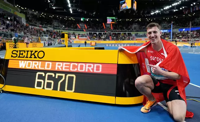 Simon Ehammer, of Switzerland, posesafter winning the gold medal and setting a new world record in the heptathlon at the World Athletics Indoor Championships in Torun, Poland, Saturday, March 21, 2026. (AP Photo/Matthias Schrader)