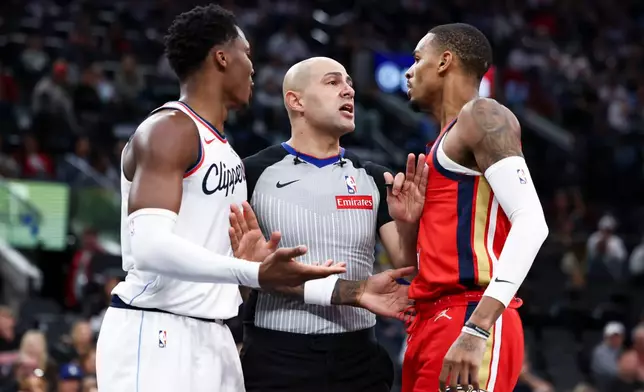 Los Angeles Clippers guard Bennedict Mathurin, left, and New Orleans Pelicans guard Dejounte Murray, right, react towards the referee, center, after a play during the first half of an NBA basketball game, Sunday, March 1, 2026, in Inglewood, Calif. (AP Photo/Jessie Alcheh)