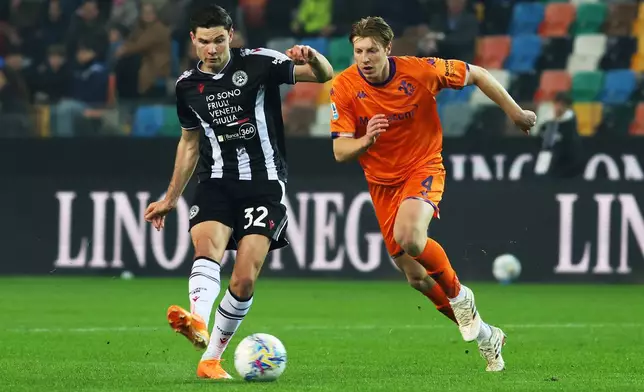 Udinese's Jurgen Ekkelenkamp, left, fights for the ball with Marco Brescianini during the Italian Serie A soccer match between Udinese and Fiorentina in Udine, Italy, Monday, March 2, 2026. (Andrea Bressanutti/LaPresse via AP)