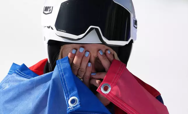 Cecile Hernandez, of France, reacts after winning the gold medal in the women's snowboard cross SB-LL2 at the 2026 Winter Paralympics, in Cortina d'Ampezzo, Italy, Sunday, March 8, 2026. (AP Photo/Emilio Morenatti)