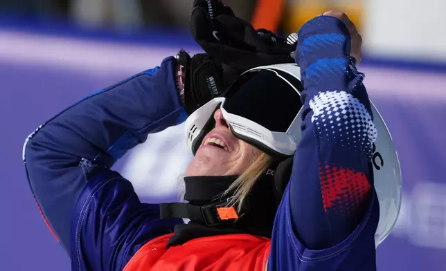 Cecile Hernandez, of France, reacts after winning the gold medal in the women's snowboard cross SB-LL2 at the 2026 Winter Paralympics, in Cortina d'Ampezzo, Italy, Sunday, March 8, 2026. (AP Photo/Emilio Morenatti)