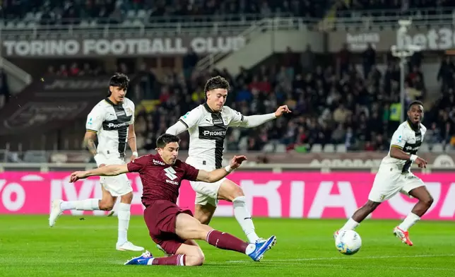 Torino's Giovanni Simeone scores during the Serie A soccer match between Torino FC and Parma, Friday, March 13, 2026, in Turin, Italy. (Fabio Ferrari/LaPresse via AP)