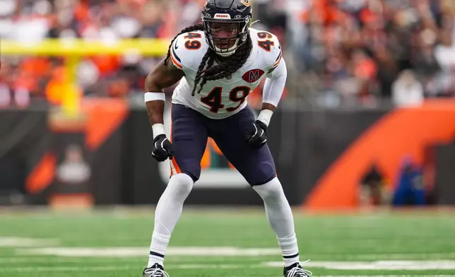 FILE - Chicago Bears middle linebacker Tremaine Edmunds looks on during an NFL football game against the Cincinnati Bengals on Nov. 2, 2025, in Cincinnati. (AP Photo/Jeff Dean, File)