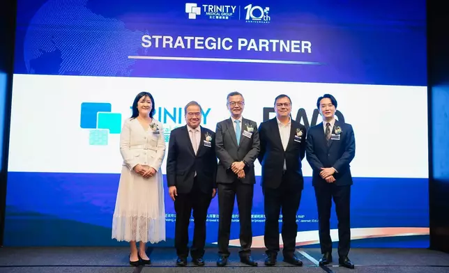 Trinity Medical Group enters into a strategic partnership agreement with FWD and is honoured to have Mr. Ken Lau, Managing Director of Greater China and Hong Kong Chief Executive Officer, FWD, to attained the event and join the commemorative photo.
