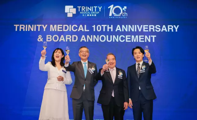 (Starting from the left) Mrs. Christine Ma-Lau, Director of Trinity Medical Group; Dr. the Honourable Lam Ching-choi, GBS, JP, Independent Non-Executive Director of the Group; Professor Wu Ting-yuk, Anthony, GBS, JP, Non-Executive Chairman of the Group; and Mr. Lau Kevin Chung-hang, MH, Founder of the Group, officiate at the toasting ceremony.