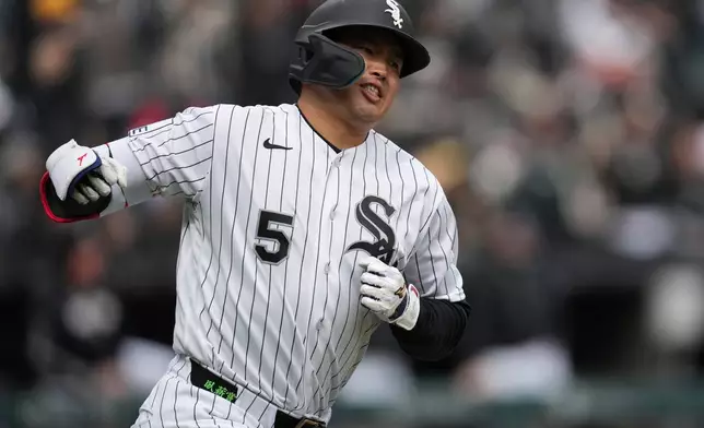 Chicago White Sox's Munetaka Murakami (5) celebrates hitting a two-run home run during the sixth inning of a baseball game against the Toronto Blue Jays, Saturday, April 4, 2026, in Chicago. (AP Photo/Erin Hooley)