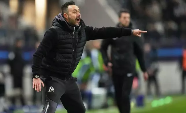 FILE - Marseille's head coach Roberto De Zerbi gives instructions during the French League One soccer match between Paris FC and Marseille in Paris, Jan. 31, 2026. (AP Photo/Thibault Camus, File)