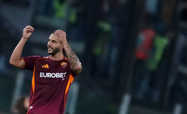 Roma's Mario Hermoso celebrates after scoring during the Italian Serie A soccer match between Roma and Atalanta in Rome, Saturday, April 18, 2026. (Alfredo Falcone/LaPresse via AP)
