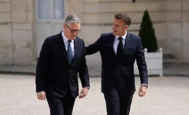 France's President Emmanuel Macron, right, welcomes British Prime Minister Keir Starmer prior to an international summit to push forward efforts to reopen the Strait of Hormuz, at the Elysee Palace, in Paris, France, Friday, April 17, 2026. (AP Photo/Michel Euler)