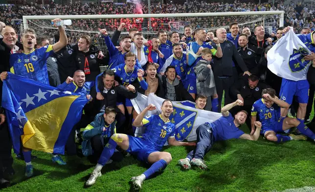 Bosnia players celebrate after winning a penalty shootout at the end of the World Cup qualifying playoff final soccer match between Bosnia and Italy in Zenica, Bosnia, Tuesday, March 31, 2026. (AP Photo/Armin Durgut)