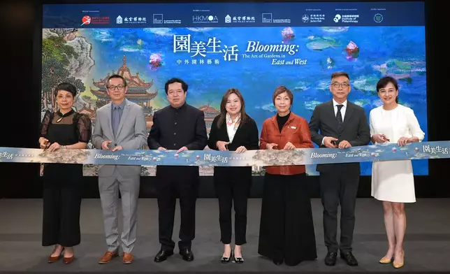 Officiating guests at the opening ceremony included Rosanna Law, Secretary for Culture, Sports and Tourism of the HKSAR Government; Wang Yuegong, Deputy Director of The Palace Museum; Ann Kung, Deputy Chairman of IoP and Trustee of The Hong Kong Jockey Club Charities Trust; Dr Wang Tao, Pritzker Chair of Arts of Asia, Executive Director of initiatives in Asia of Art Institute of Chicago; Professor Desmond Hui, Chairman of the Art Sub-committee of the Museum Advisory Committee; Eve Tam, Acting Director of Leisure and Cultural Services; and Dr Maria Mok, Museum Director of the Hong Kong Museum of Art.