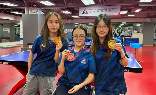 Striding On Scholars have achieved outstanding results at national and international para table-tennis competitions. Among them is Winnie Pang (left), who has also received cash awards under the Hong Kong Jockey Club Athlete Incentive Awards Scheme in recognition of her outstanding performance.