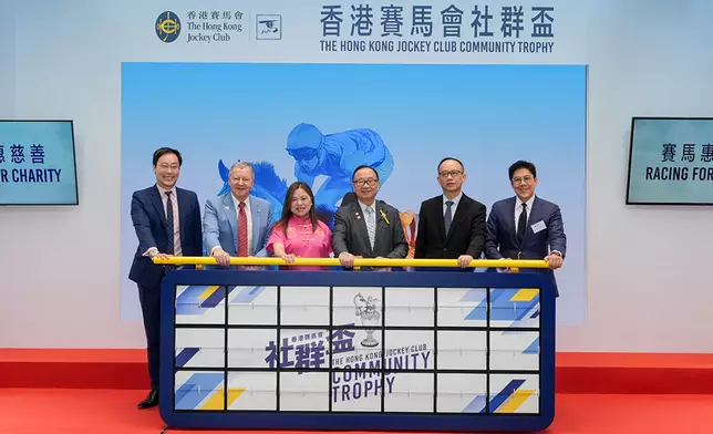 The Hon Rosanna Law, Secretary for Culture, Sports and Tourism (3rd left); Lin Nan, Deputy Director-General of the Department of Publicity, Cultural and Sports Affairs of the Liaison Office of the Central People’s Government in the HKSAR (2nd right); The Hon Martin Liao, Club Chairman (3rd right); Winfried Engelbrecht-Bresges, Club Chief Executive Officer (2nd left); The Hon Kenneth Fok, Member of the Legislative Council (1st right), and George Tsoi, Commissioner for Sports (1st left) officiate at The Hong Kong Jockey Club Community Day.