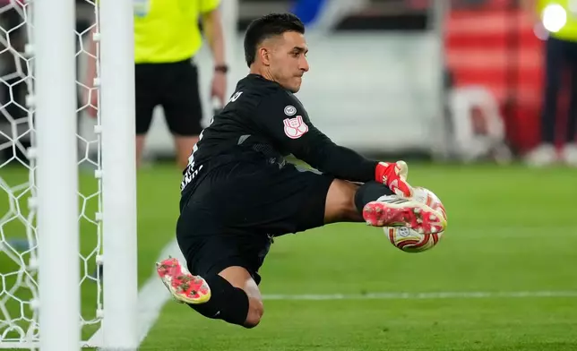 Atletico Madrid's goalkeeper Juan Musso makes a save during during the penalty shoot out at the Copa del Rey final soccer match between Atletico Madrid and Real Sociedad in Seville, Spain, Saturday, April. 18, 2026. (AP Photo/Jose Breton)