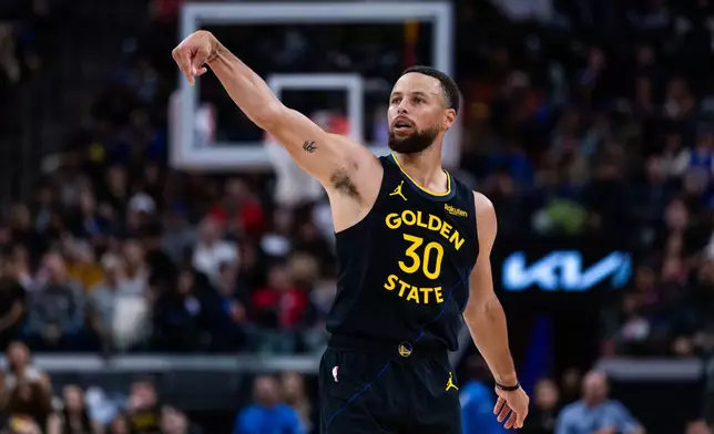 Golden State Warriors guard Stephen Curry (30) shoots against the Los Angeles Clippers during the second half of an NBA basketball game, Sunday, April 12, 2026, in Inglewood, Calif. (AP Photo/Ethan Swope)