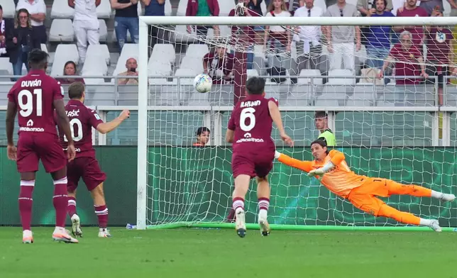 Torino's Nikola Vlasic, second from left, scores his sides's second goal ball during a Serie A soccer match between Torino and Inter Milan, in Turin, Italy, Sunday, April 26, 2026. (Spada/LaPresse via AP)