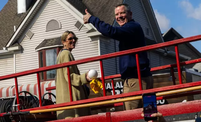 Michigan head coach Dusty May gestures during a parade celebrating their national championship win in the NCAA college basketball tournament , Saturday, April 11, 2026, in Ann Arbor, Mich. ( Devin Anderson-Torrez/Ann Arbor News via AP)