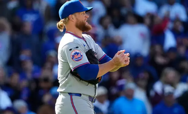New York Mets relief pitcher Craig Kimbrel looks at the scoreboard during the 10th inning of a baseball game against the Chicago Cubs in Chicago, Sunday, April 19, 2026. (AP Photo/Nam Y. Huh)