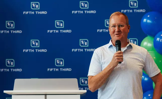 Mayor Jeff Cheney speaks at the opening of Fifth Third's first Texas branch.