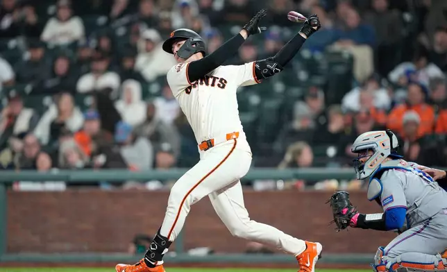 San Francisco Giants' Daniel Susac hits a single during the seventh inning of a baseball game against the New York Mets in San Francisco, Thursday, April 2, 2026. (AP Photo/Tony Avelar)