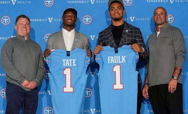 Tennessee Titans general manager Mike Borgonzi, left, first round draft picks Carnell Tate, and Keldric Faulk pose with head coach Robert Saleh, right, after a news conference at the NFL football team's training facility Friday, April 24, 2026, in Nashville, Tenn. (AP Photo/George Walker IV)