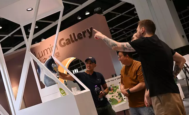 The Lumin Gallery focuses on high end museum lighting, displaying modular track lights and spotlights that highlight the integration of precise light control and aesthetics. Shanghai Sansi (Booth: 1C-F23) demonstrates the hill spotlight series, which create soft edged light with natural transitions, seamlessly integrating into museum aesthetics.