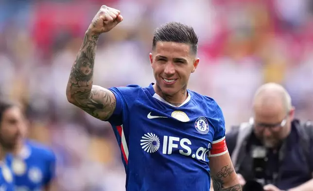 Chelsea's Enzo Fernandez celebrates at the the end of the FA Cup semifinal soccer match between Chelsea and Leeds in London, England, Sunday, April 26, 2026. (AP Photo/Alastair Grant)