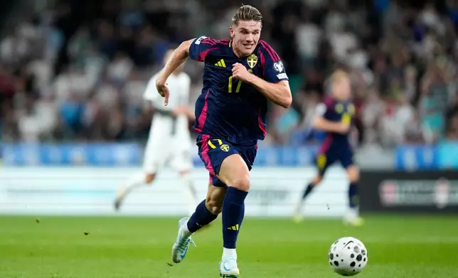 FILE - Sweden's Viktor Gyokeres dribbles during the World Cup qualifying soccer match between Slovenia and Sweden at the Stozice stadium in Ljubljana, Slovenia, Saturday, Sept. 6, 2025. (AP Photo/Darko Bandic, File)