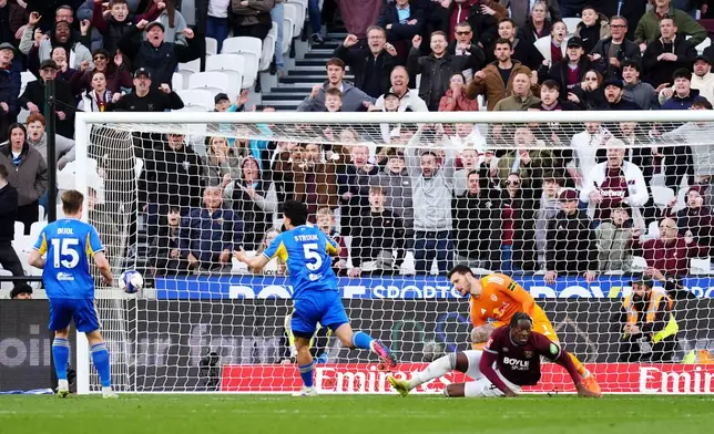 West Ham United's Axel Disasi, center right, scores their side's second goal during their English FA Cup, quarter-final soccer match against Leeds United in London, Sunday, April 5, 2026. (John Walton/PA via AP)