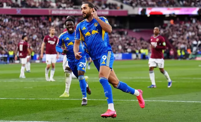 Leeds United's Dominic Calvert-Lewin celebrates scoring their side's second goal from a penalty during the English FA Cup quarterfinal soccer match between West Ham United and Leeds United in London, Sunday April 5, 2026. (John Walton/PA via AP)