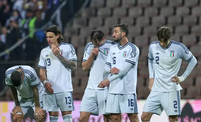 Italy players react during a penalty shootout during the World Cup qualifying playoff final soccer match between Bosnia and Italy in Zenica, Bosnia, Tuesday, March 31, 2026. (AP Photo/Armin Durgut)
