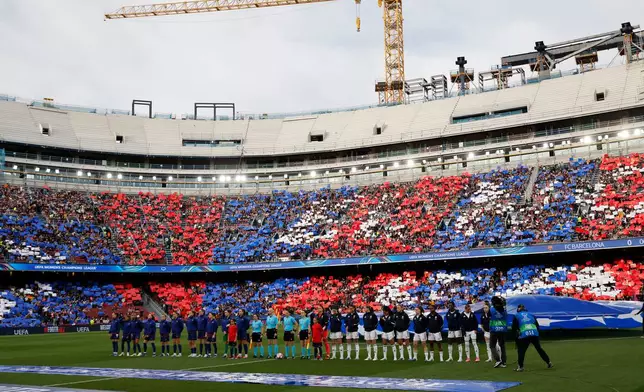 Teams get ready prior to the start of a Champions League quarterfinal soccer match between Barcelona and Real Madrid, in Barcelona, Spain, Thursday, April 2 2026. (AP Photo/Joan Monfort)