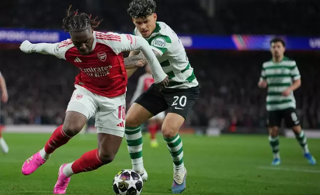 Arsenal's Eberechi Eze, left, and Sporting's Maximiliano Araujo pfp during the UEFA Champions League second leg quarterfinal soccer match between Arsenal and Sporting in London, England, Wednesday, April 15, 2026. (AP Photo/Kin Cheung)