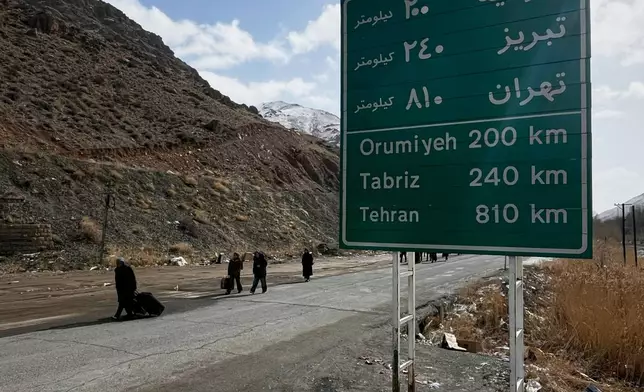 Travelers approach on foot the border crossing with Turkey at the Razi crossing in Razi, Iran, Saturday, April 4, 2026. (AP Photo/Francisco Seco)
