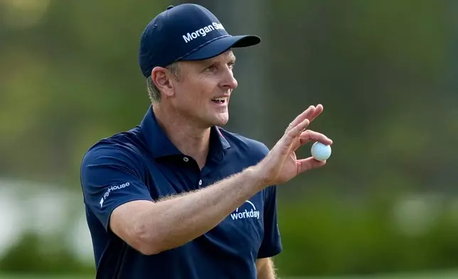 Justin Rose, of England, waves after his putt on the eighth hole during the final round of the Masters golf tournament at the Augusta National Golf Club, Sunday, April 12, 2026, in Augusta, Ga. (AP Photo/Matt Slocum)
