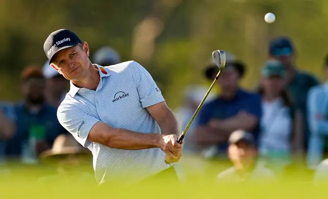 Justin Rose, of England, chips to the green on the 17th hole during the first round of the Masters golf tournament at the Augusta National Golf Club, Thursday, April 9, 2026, in Augusta, Ga. (AP Photo/Gerald Herbert)