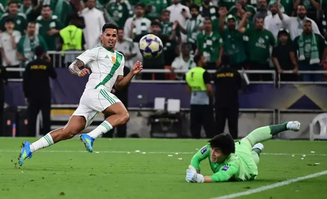 Machida Zelvia goalkeeper Kosei Tani faces Al-Ahli's Galeno during their AFC Champions League Elite Final soccer match at King Abdullah Sports City Stadium, in Jeddah, Saudi Arabia, Saturday, April 25, 2026. (AP Photo/Ali Issa)