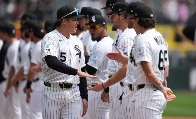 Chicago White Sox third baseman Munetaka Murakami (5) takes the field before a home-opening baseball game against the Toronto Blue Jays, Friday, April 3, 2026, in Chicago. (AP Photo/Erin Hooley)