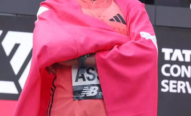 Tigst Assefa of Ethiopia celebrates winning the women race at the London Marathon in London, Sunday, April 26, 2026.(AP Photo/Ian Walton)