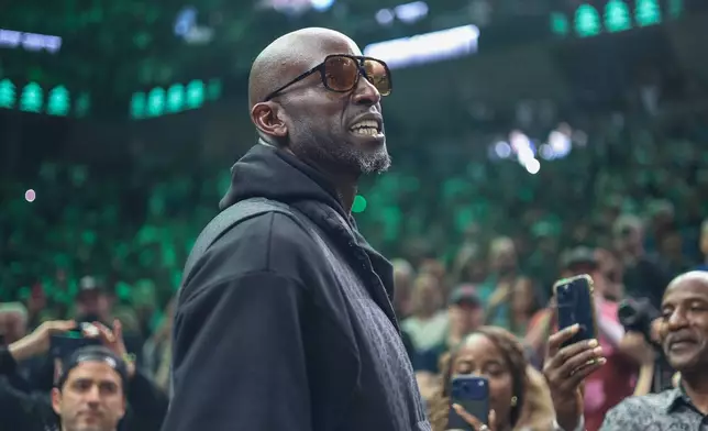 Former Minnesota Timberwolves player Kevin Garnett is introduced before an NBA basketball game between the New Orleans Pelicans and the Minnesota Timberwolves Sunday, April 12, 2026, in Minneapolis. (AP Photo/Matt Krohn)