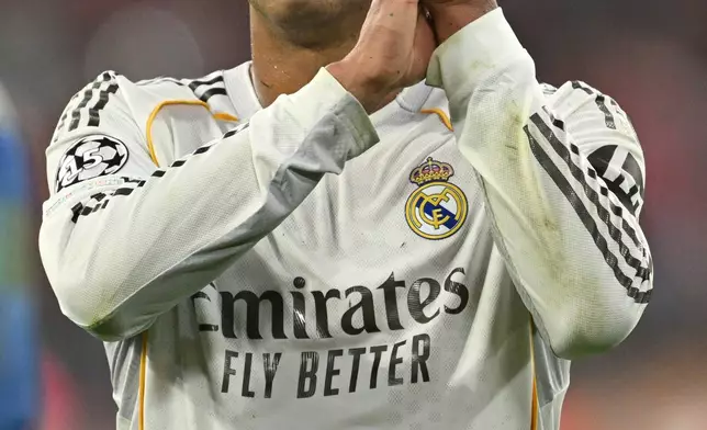 Real Madrid's Jude Bellingham applauds supporters at the end of the Champions League quarterfinal second leg soccer match between Bayern Munich and Real Madrid in Munich, Germany, Wednesday, April 15, 2026. (AP Photo/Lennart Preiss)