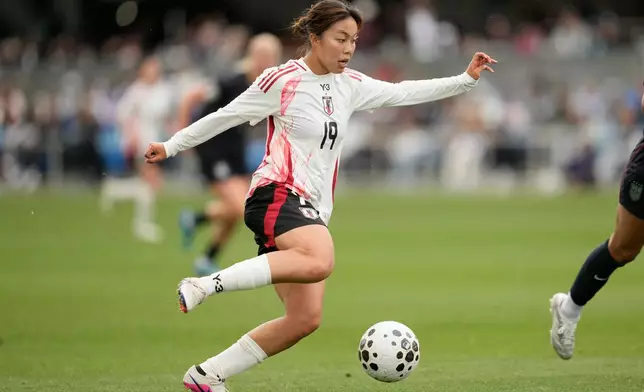 Japan's Momoko Tanikawa (19) brings the ball up the field against the United States during the first half of an international friendly soccer match Saturday, April 11, 2026, in San Jose, Calif. (AP Photo/Jeff Chiu)