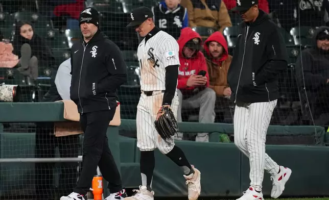 Chicago White Sox left fielder Austin Hays, center, leaves during the fourth inning of a baseball game against the Baltimore Orioles, Monday, April 6, 2026, in Chicago. (AP Photo/Erin Hooley)