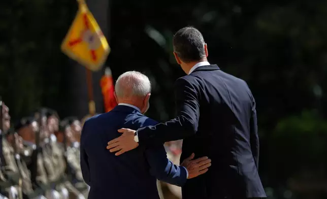 Spain's Prime Minister Pedro Sanchez, right, and Brazil's President Luiz Inacio Lula da greet each other during a Spain-Brazil summit in Barcelona, Spain, Friday, April 17, 2026. (AP Photo/Joan Monfort)