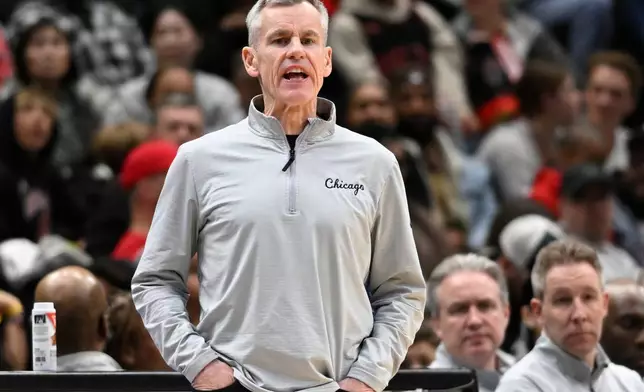 Chicago Bulls head coach Billy Donovan shouts instructions during the second half of an NBA basketball game against the Washington Wizards, Tuesday, April 7, 2026, in Washington. (AP Photo/John McDonnell)