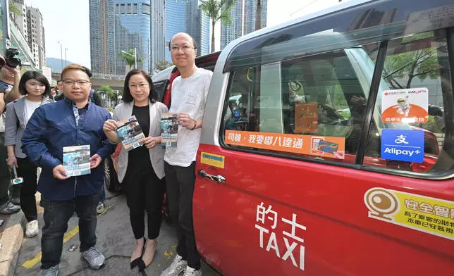 C for T observes implementation of new taxi e-payment requirement (with photos/video) Source: HKSAR Government Press Releases