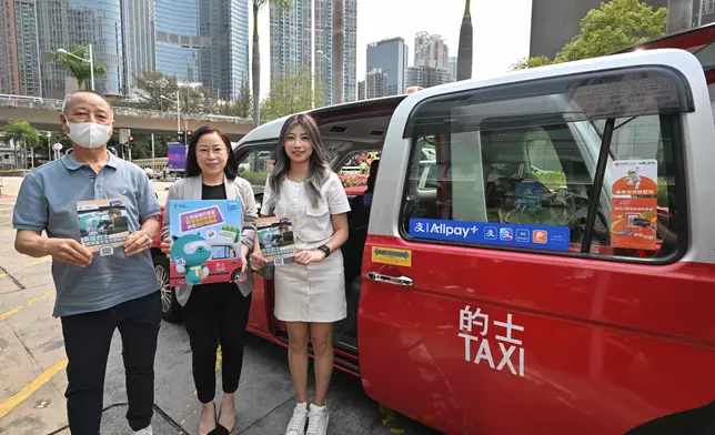 C for T observes implementation of new taxi e-payment requirement (with photos/video) Source: HKSAR Government Press Releases